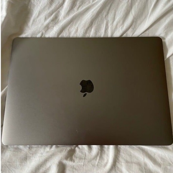 MacBook Air - Picture 1 of 2